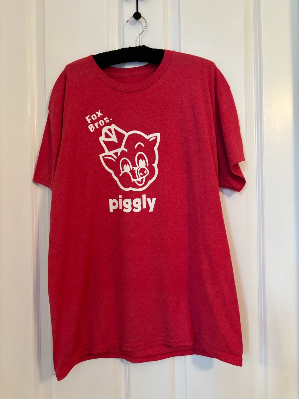 Piggly Wiggly - Men’s Red Graphic Tee. Size L.